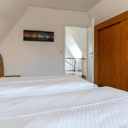 Holiday home Lille Droem Reetdachhaus Lille Droem Brosum